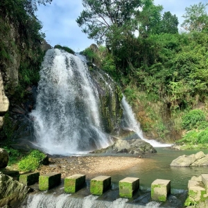 五狮岩瀑布简介（距离军营村4公里左右）